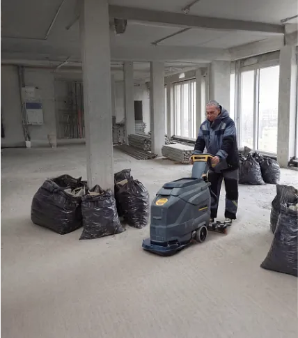 Уборка послеремонта длязастройщиков Профессиональное удалениестроительной пыли и загрязнений.Сдавайте объекты в срокбез нареканий.